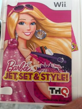Barbie Pink Travel & Fashion Party Game Cover